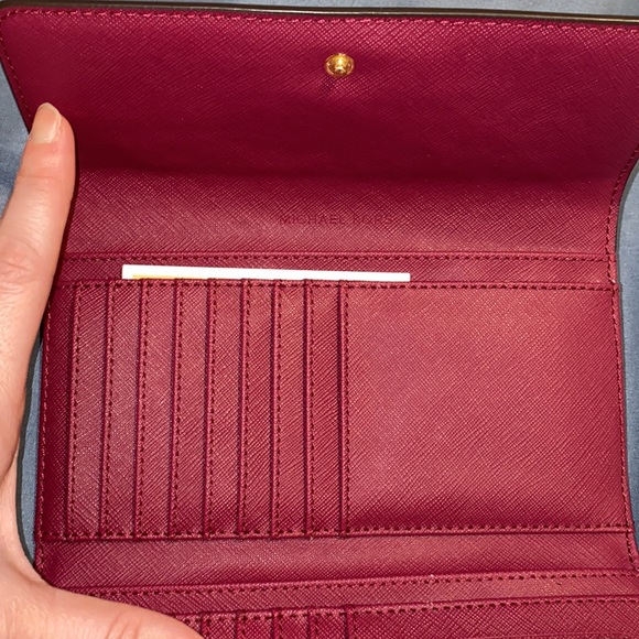 Michael Kors large trifold wallet - Picture 4 of 6